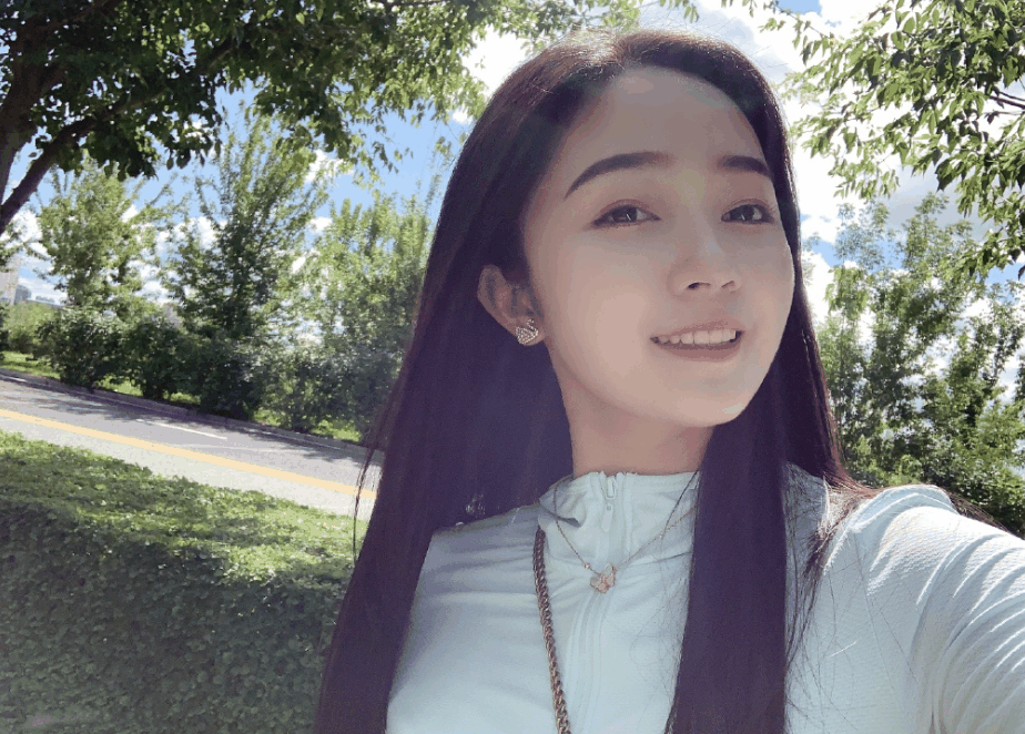 最新验证身高168的漂亮姑娘，蜜桃臂，波大线条超棒。